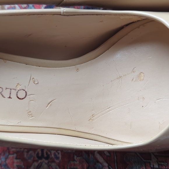 Cream peep-toe heels with high heel and textured material - Picture 7 of 15